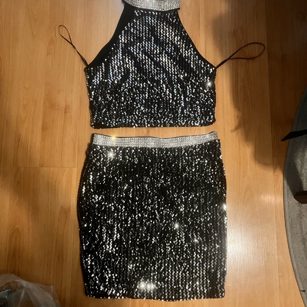 Fashion Nova Sequin skirt set L